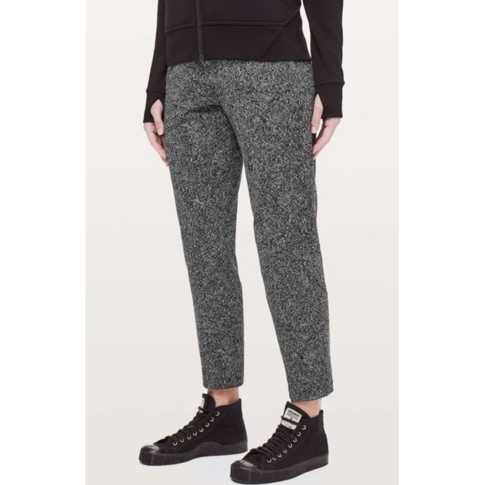 Lululemon On The Fly Pant 28" Feathered Jacquard Black White Size 4